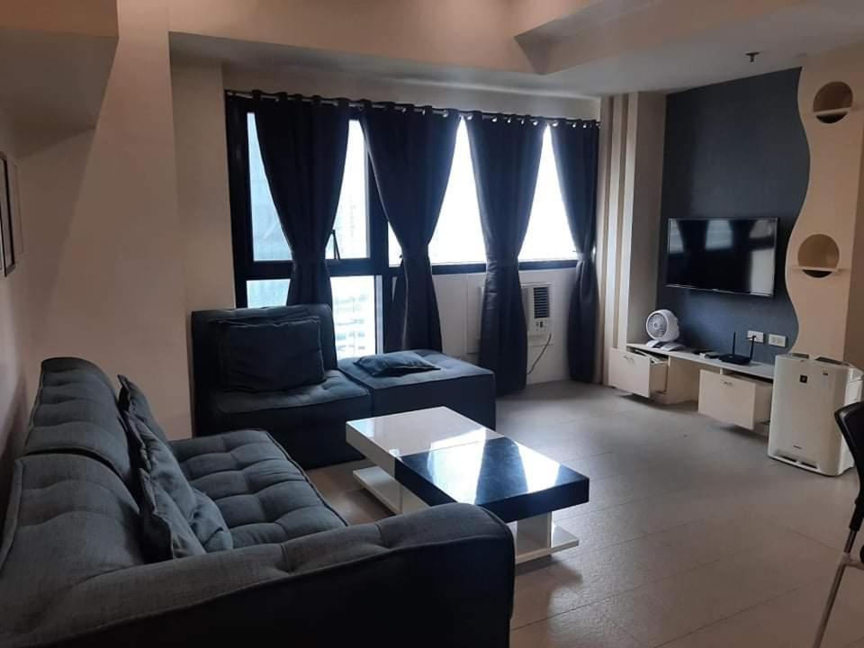 Spacious 2 Bedroom Unit With Pool Manila Esterno foto