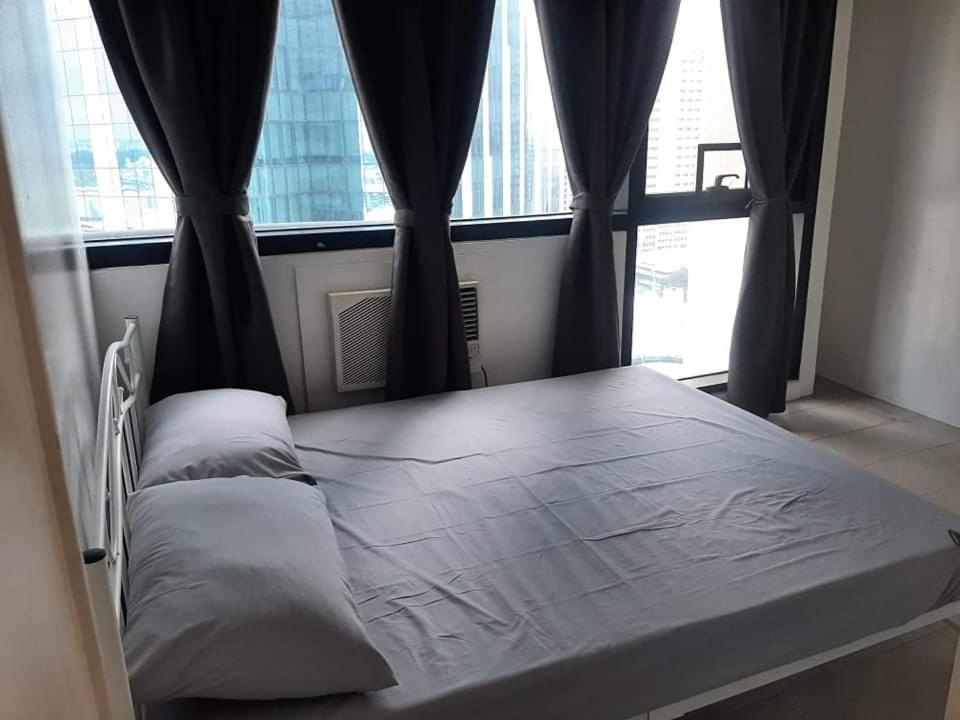 Spacious 2 Bedroom Unit With Pool Manila Esterno foto