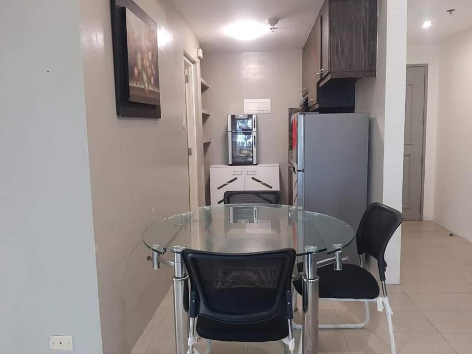 Spacious 2 Bedroom Unit With Pool Manila Esterno foto
