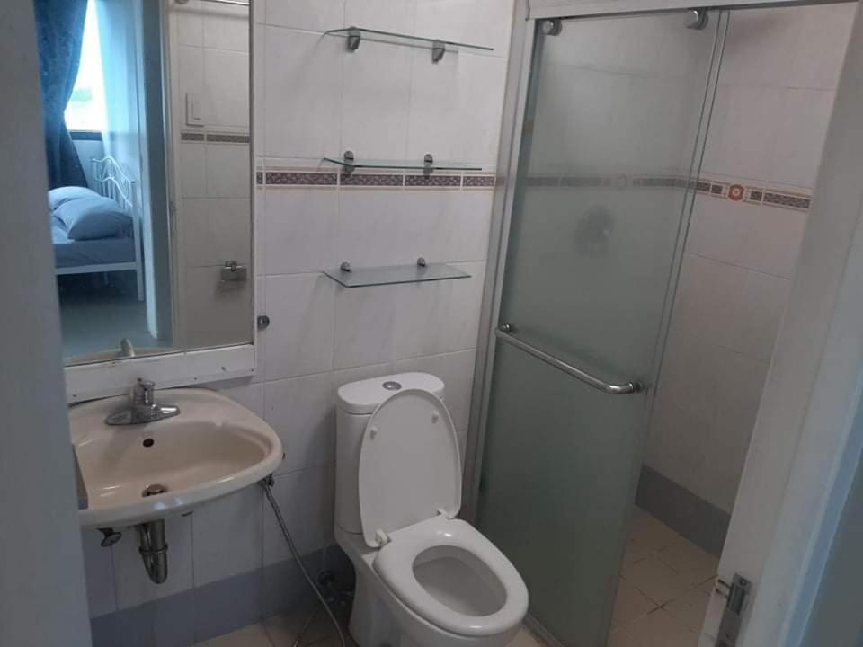 Spacious 2 Bedroom Unit With Pool Manila Esterno foto