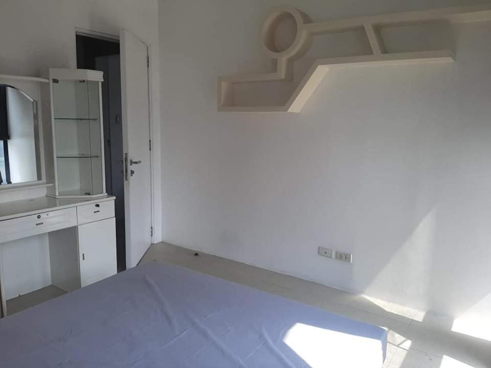 Spacious 2 Bedroom Unit With Pool Manila Esterno foto