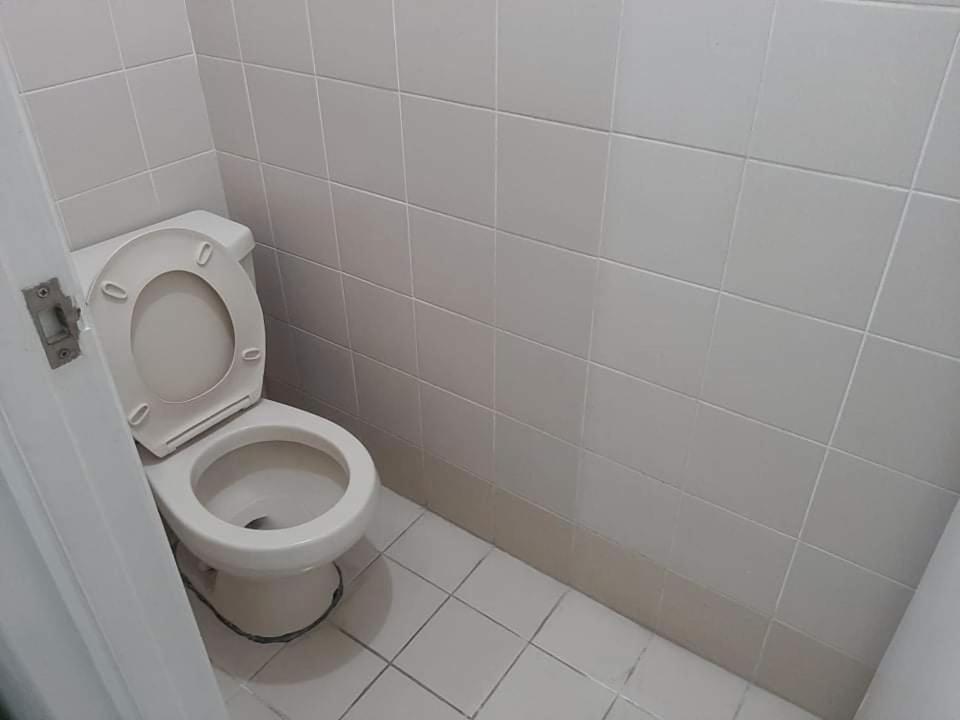 Spacious 2 Bedroom Unit With Pool Manila Esterno foto